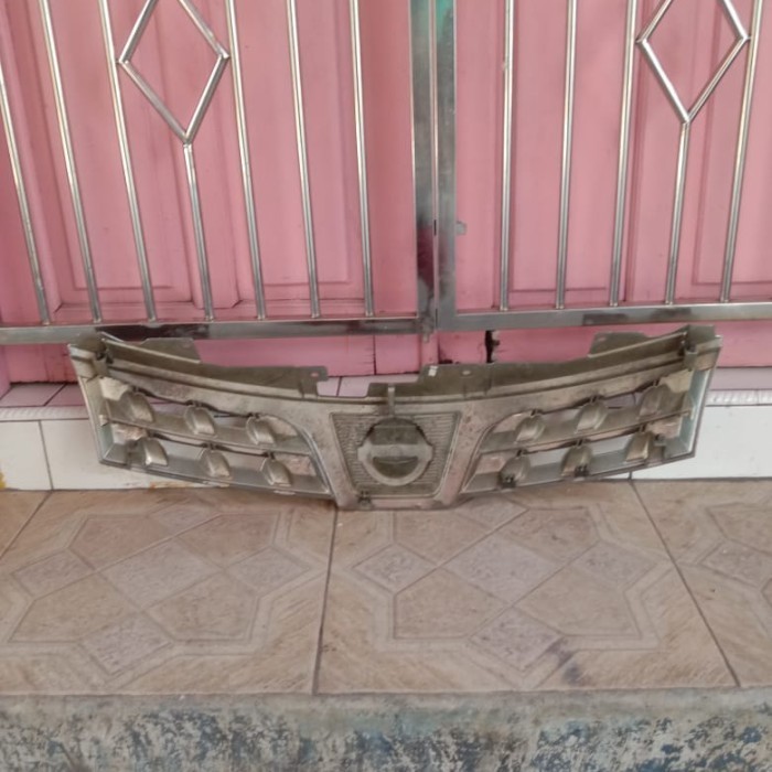 Grill Nissan Livina Tahun 2011