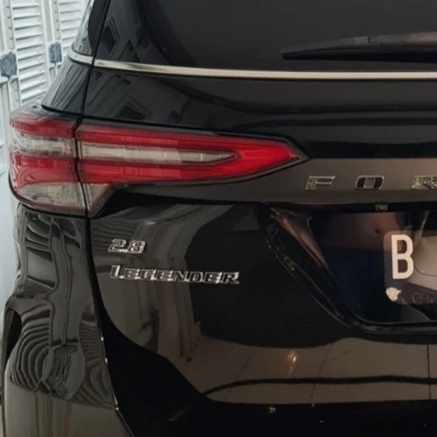 Emblem Mobil Tulisan Legender + 2.8
