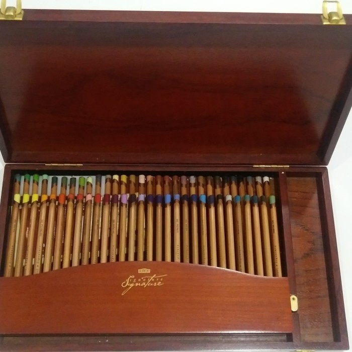 

Derwent Signature Premium Colour Pencils set 60