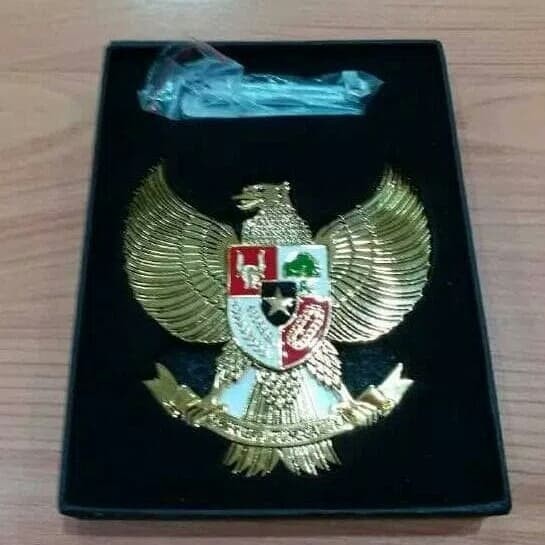 Emblem Grill/Plat Nomor Mobil Garuda Pancasila Mobil Calya