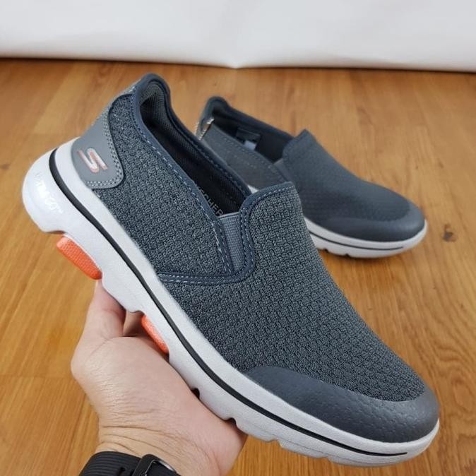 Skechers Gowalk5 Apprize/Skechers Pria/Sepatu Slip On Pria