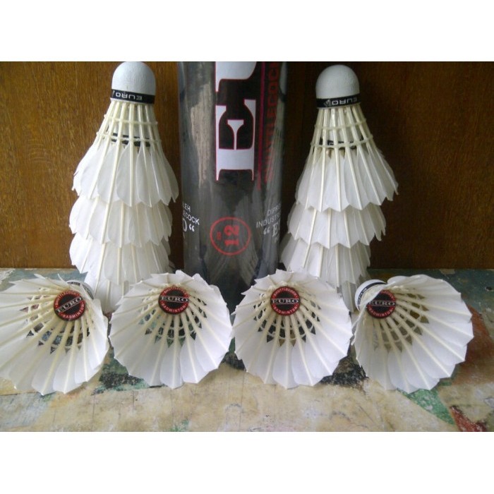 Shuttlecock Euro Hitam