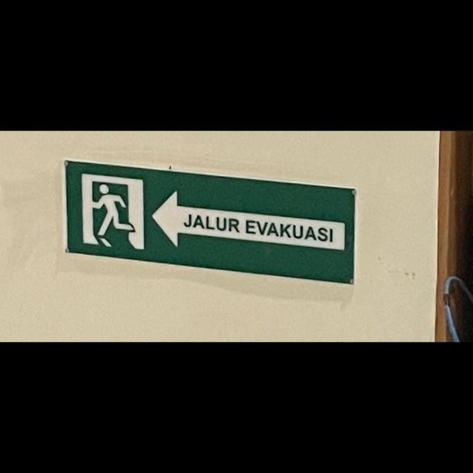 

Sign Jalur Evakuasi Glow In The Dark Akrilik 2Mm Uk. 15Cm X 45Cm Kualitas Premium