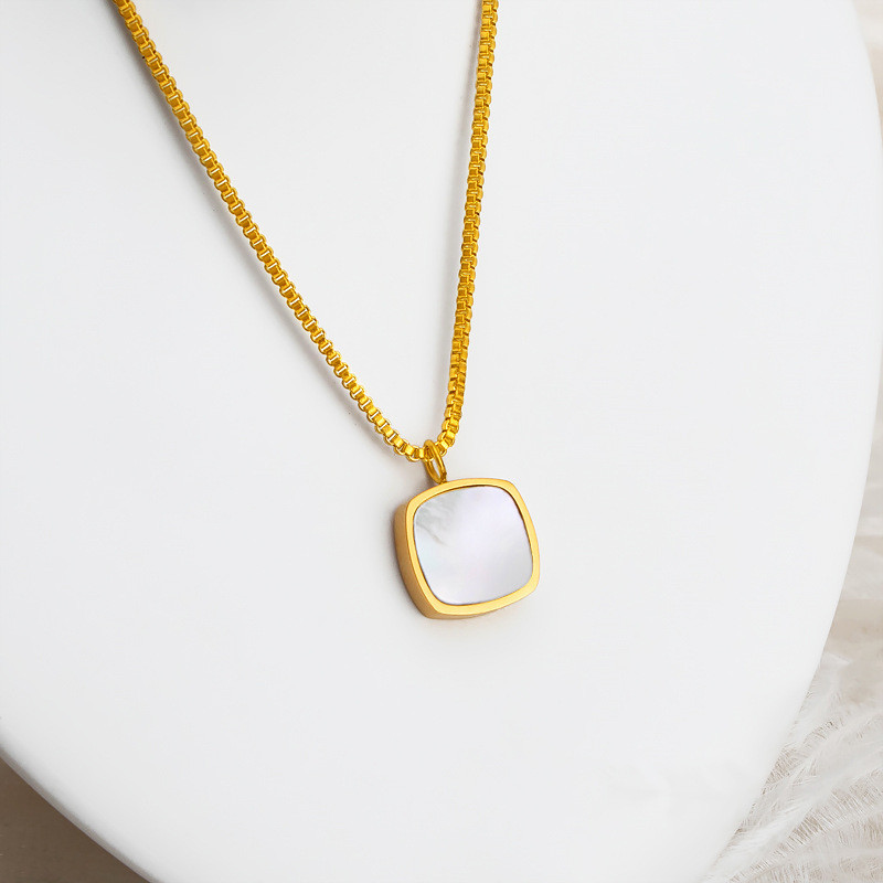 KALUNG BATU PUTIH KOTAK - Kalung wanita titanium NECKLACE lapis emas