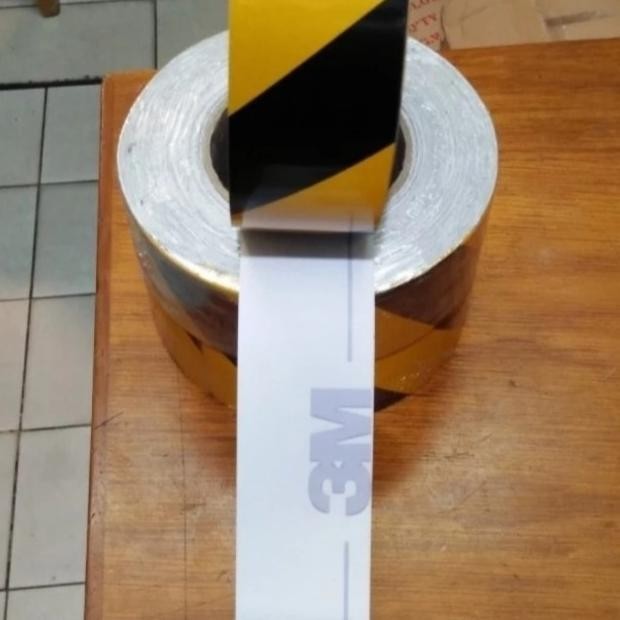 

Sticker 3M 610 Yellow-Black Ukuran 5Cm X 45M Scotchlite Reflektor