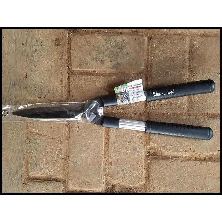 GUNTING RUMPUT ALISAN