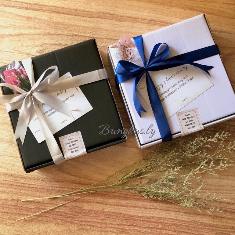 

BOX HAMPERS | GIFT BOX | KOTAK KADO ULANG TAHUN | HAMPERS | KARDUS HAMPERS | KARDUS PACKING | KOTAK KADO | KADO WISUDA | KADO ULANG TAHUN CEWEK HAPPY BIRTHDAY ANNIVERSARY GRADUATION MILAD ESTETIK LENGKAP DENGAN KARTU UCAPAN INCLUEDE BUBLE WRAP HADIAH