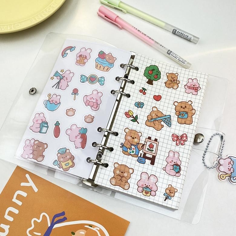 

BINDER NOTE A6 100 LEMBAR LUCU KARAKTER CHARACTER DAILY PLANNER AESTHETIC ESTETIK DENGAN LIONTIN + STICKERS ORIGINAL PRODUK