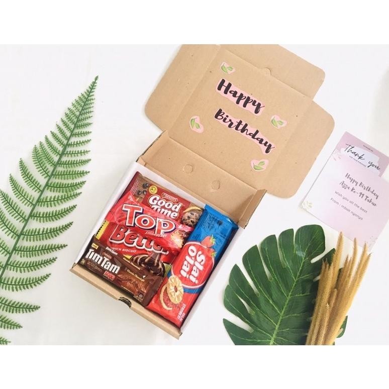 

HAMPERS LEBARAN SNACK BOX KADO ULANG TAHUN NATAL TAHUN BARU HAMPERS LEBARAN TERMURAH BANGET