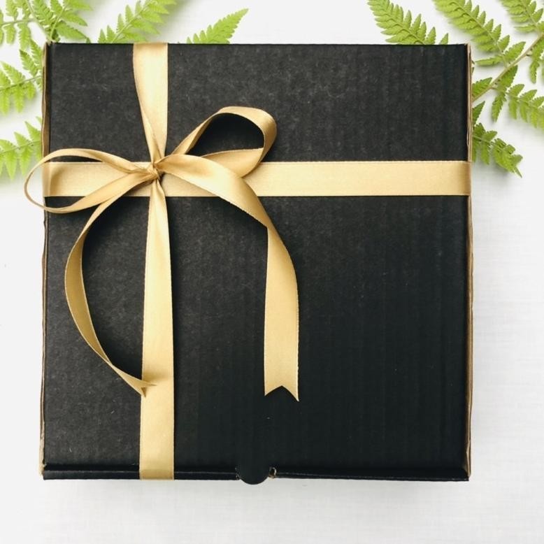 

BOX UKURAN 24X24X7/ KOTAK KADO/ BOX HAMPERS/ GIFT BOX ORIGINAL PRODUK