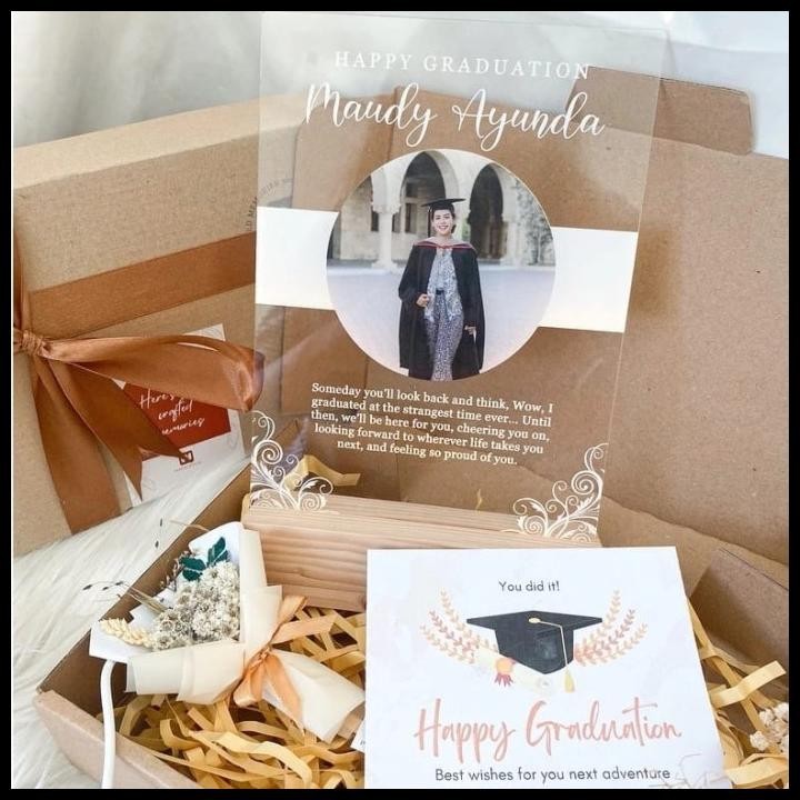 

TERBARU GRADUATION ACRYLIC GIFT SET HAMPERS !!