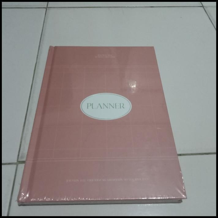 

TERMURAH [READY STOK] WEKI MEKI - 2021 SEASONS GREETINGS (PLANNER) !!!!!