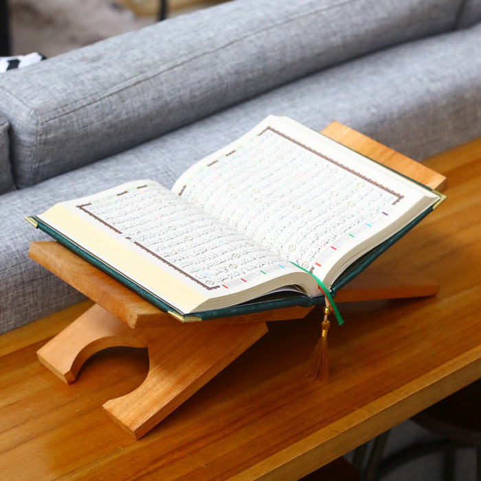 

Tempat dudukan Al Quran lipat kayu Pinexa