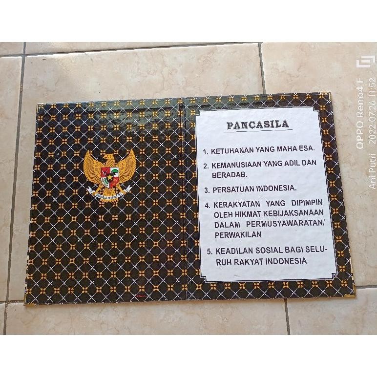 

masih promoo map upacara hitam. map petugas upacara. map murah isi 5. map teks pancasila. doa. tata upacara. janji siswa. pembukaan uud 1945. ready stok