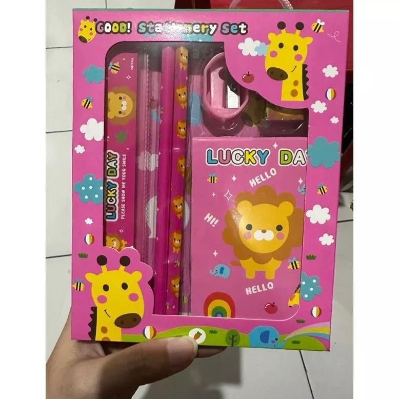 

Mj88 Pensil Anak Set Stationery Alat Tulis Kotak Pensil Karakter /Book Set Alat Tulis Paket Buku Unik / Paket Alat Tulis Set /Stationery Set Corak Gambar /Memo /Souvenur Ulang Tahun Anak / Paket Alat Tulis Anak /Stationery Set Tas/Set Alat Tulis Set Promo
