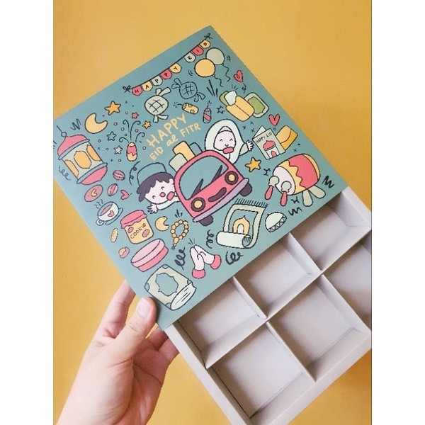 

5 pcs dus box slop idul fitri abuabu motif happy eid sekat 9 uk 7.3 cm