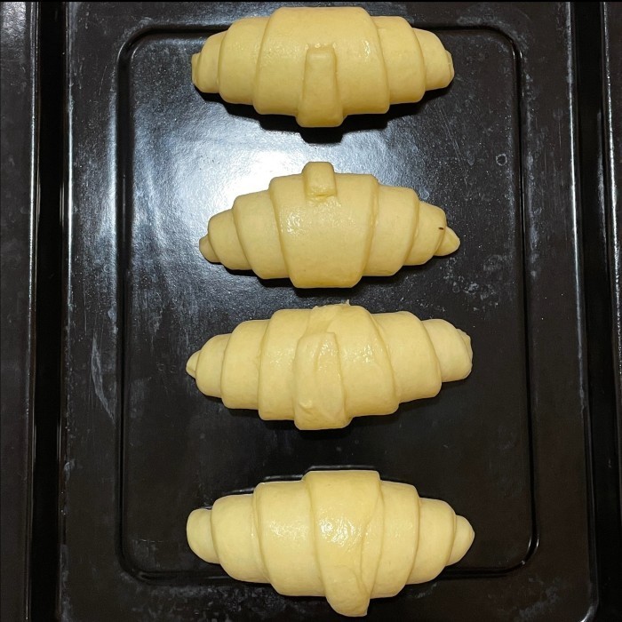 

FROZEN CROISSANT DOUGH @ 30GR READY TO BAKE CROFFLE - BONPATIS BUTTER