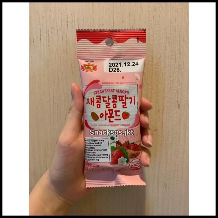 

Murgerbon Strawberry Almond - Kacang Almond Korea