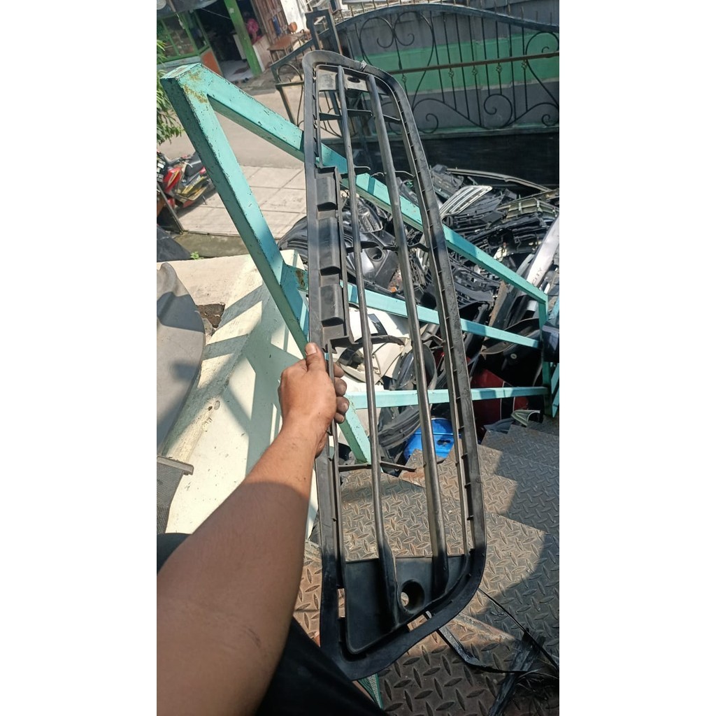 Jaring ram grill bemper bawah Innova 2005 2010 original