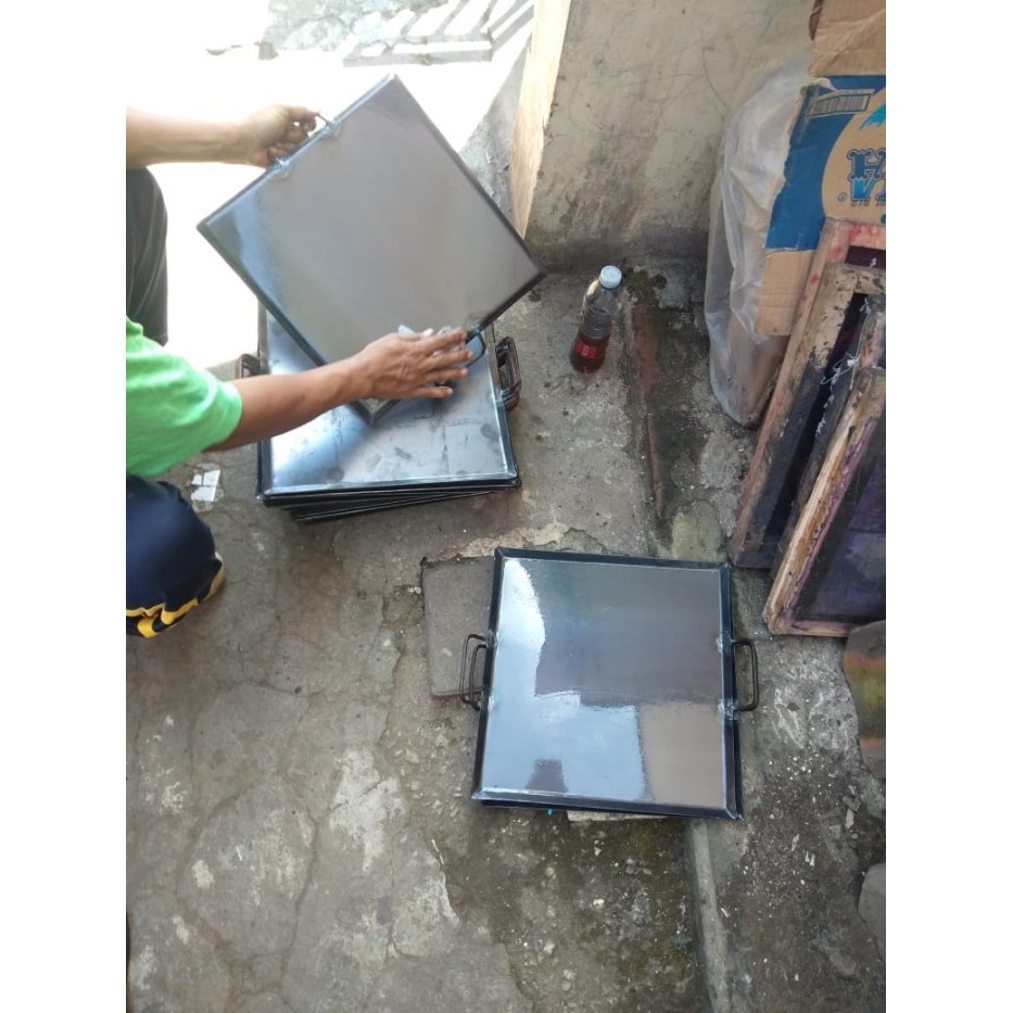 Wajan Set Roti Bakar Plus Pisau Roti Dan Kape Putih 35Cm X 35Cm