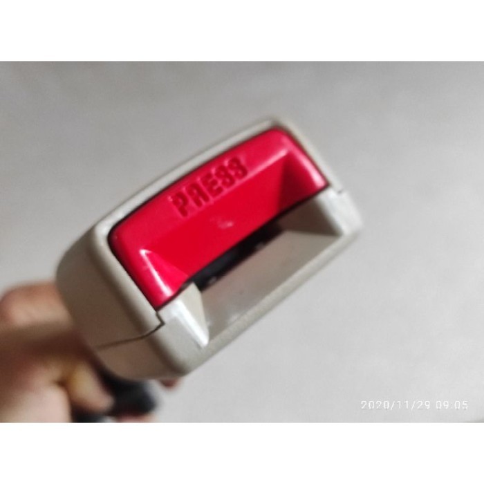Lock Tancepan Penjepit Kunci Safety Belt Sabuk Pengaman Mobil Avanza