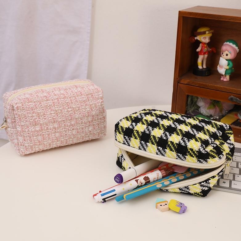 

SALE Lucy Pouch - Tempat Pensil Alat Tulis Bulu Pouch Make Up Mini Aesthetic Import PC002 By05