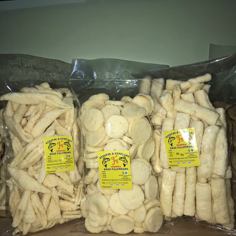 

PAKET 3 BKS X 200 GR KEMPLANG GORENG KERUPUK GORENG (MINI, BUNCIS, PIPA) KERUPUK PALEMBANG OLEH OLEH