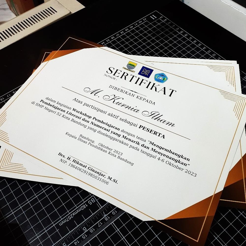 

TERLARIS!! Print Cetak Sertifikat Piagam Penghargaan / Piagam Lomba Ukuran A4 Viral