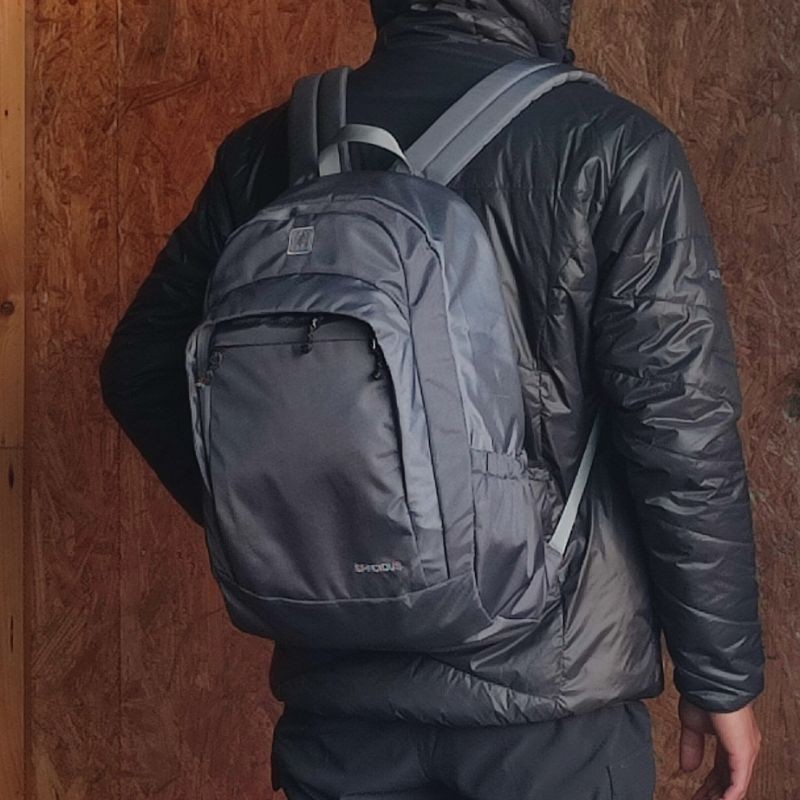 CONSINA SPACIOUS TAS PUNGGUNG LAPTOP