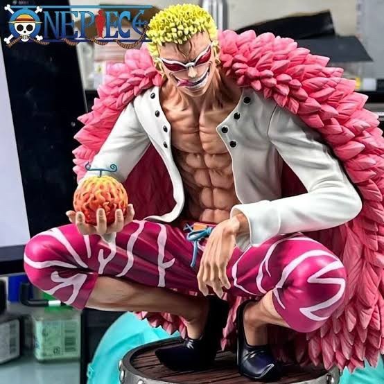 Action Figure One Piece Doflamingo Jongkok