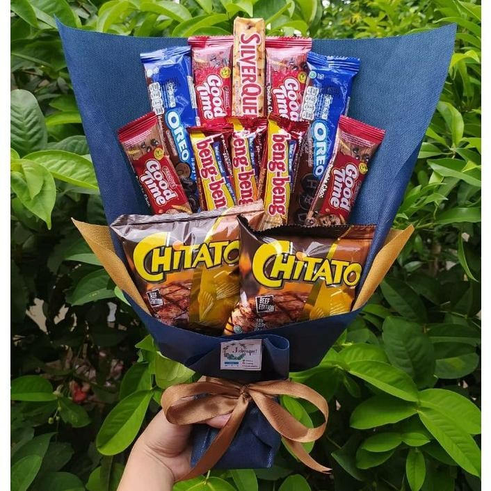 

qw-45 (S) Buket silverqueen Cewe cowo / hadiah pacar/paket/bingkisan Snack Ulang Tahun/Ultah/ Wisuda/Kado/Hadiah/ sidang/birthday Terlaris