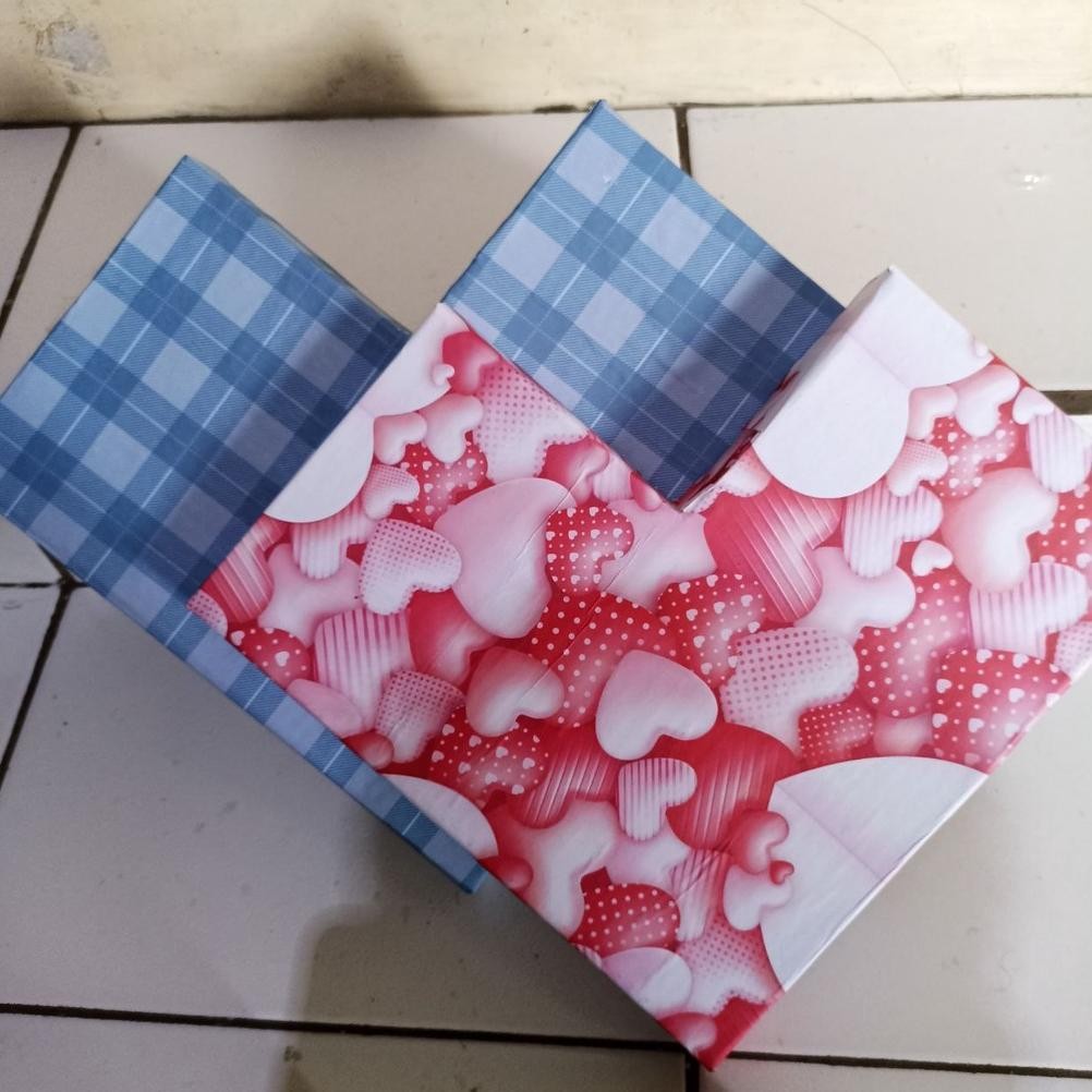 

m-4 snack box bentuk love, hampers coklat viral kado ulang tahun anniversarry Hemat