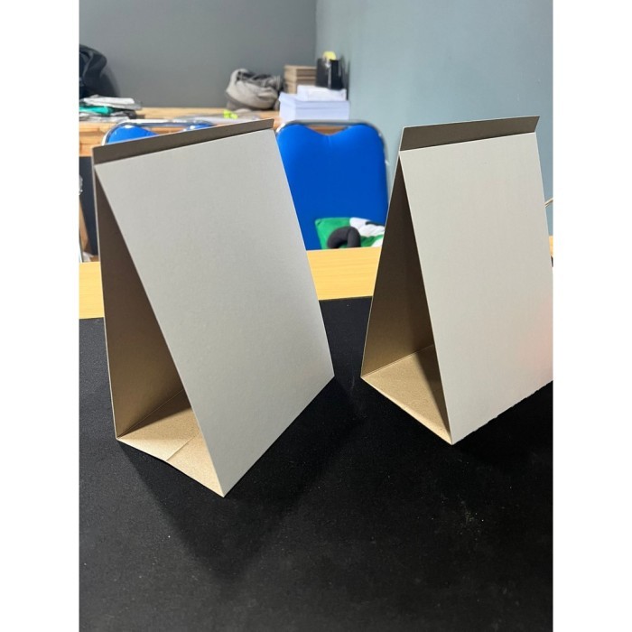 

Terlaris Kaki Kalender Meja / Tatakan Kalender Meja / Dudukan Kalender Meja Elegan