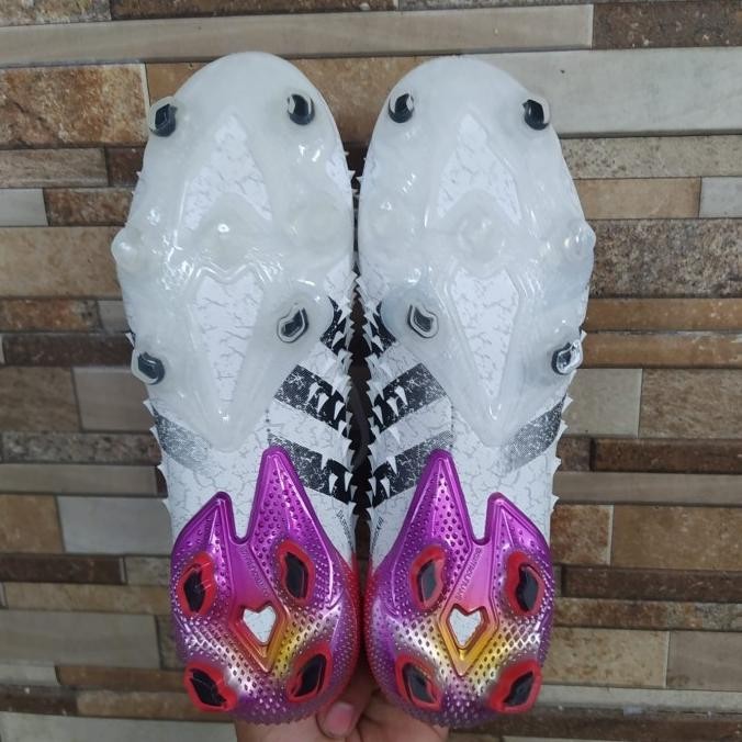 Sepatu Bola Anak Adidas Predator Freak.1 Low White Red Fg F67A