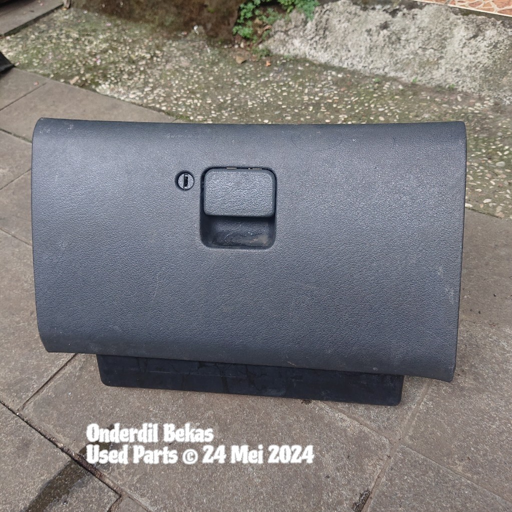 laci glove box Mazda 626 Cronos v6