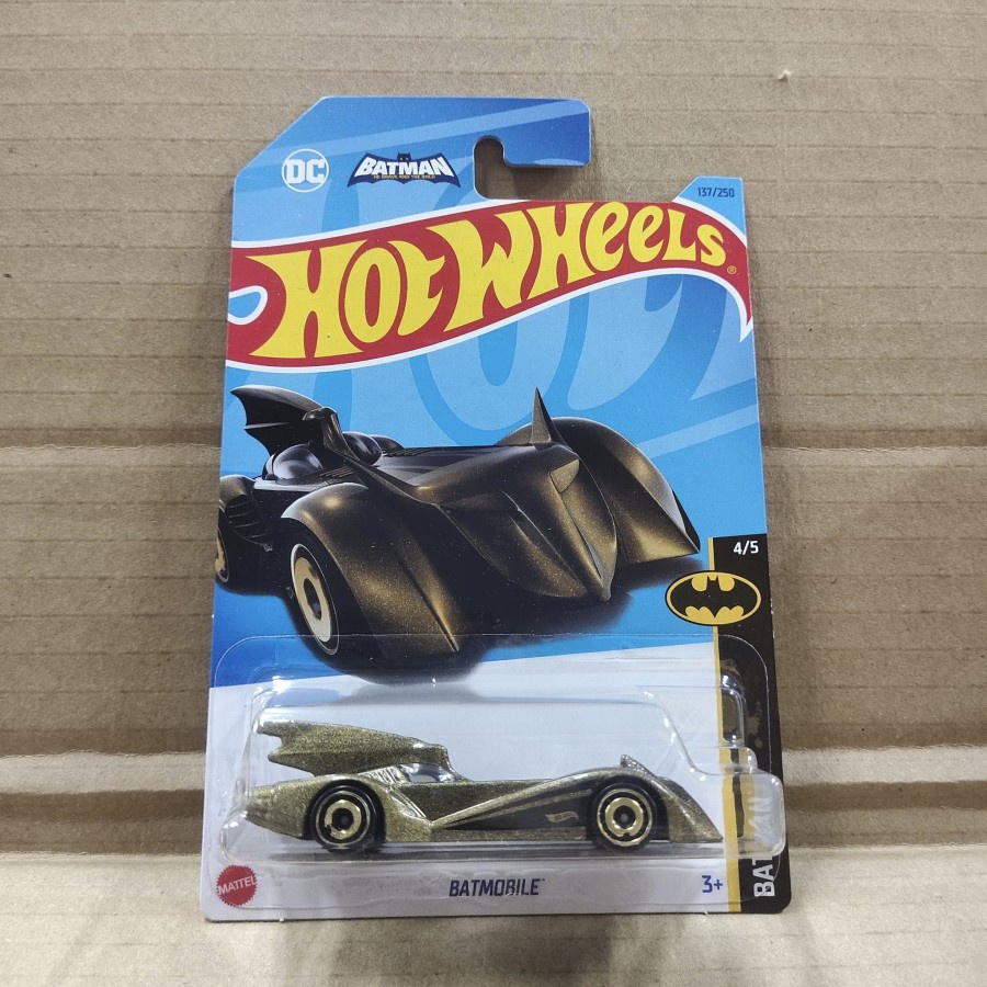 Hot wheels Batmobile Gold 4/5 - LOT M 2023