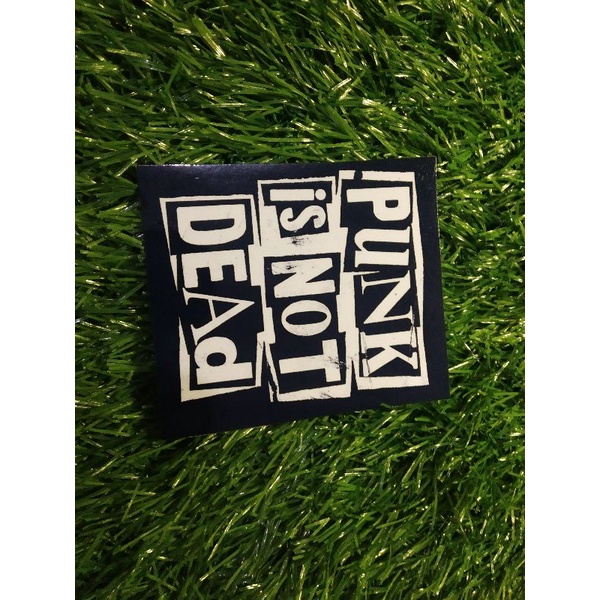 

print stiker punks not dead