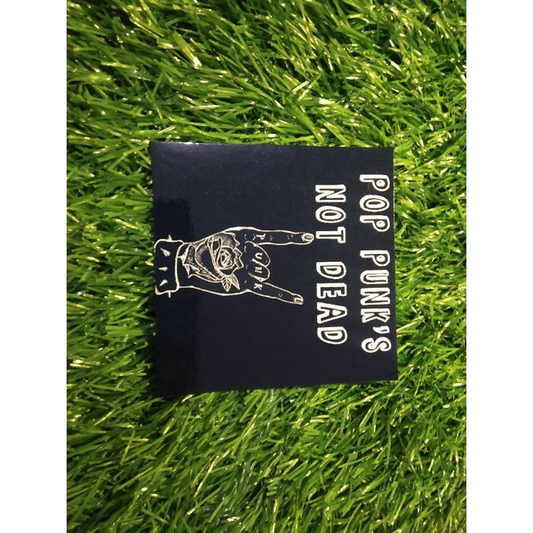 

print stiker punks not dead