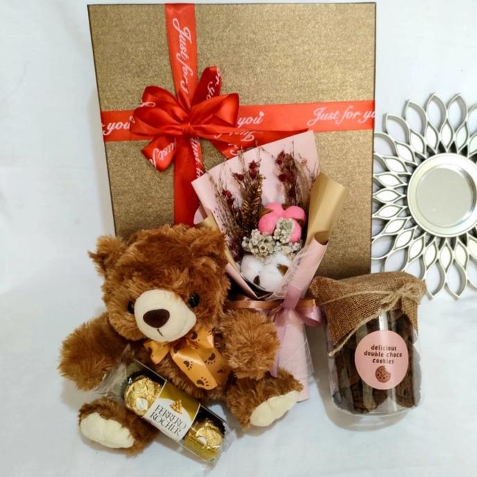 

Hampers SPESIAL Boneka Teddy Bear - Hadiah Ulang Tahun/Anniversary/Had