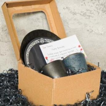 

Gift Hampers/ Birthday/ Wedding/ Please Be Happy!