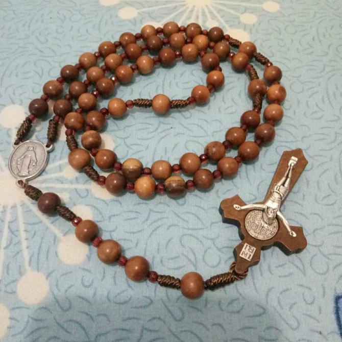 rosario kayu stigi laut