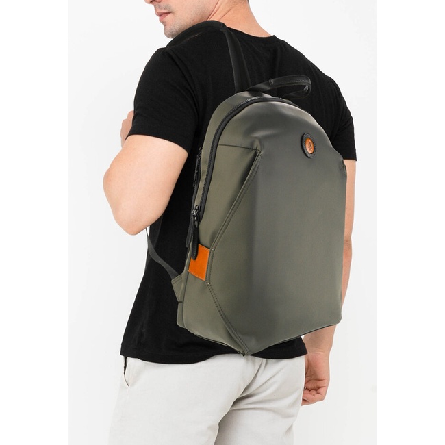 Tas Backpack Hush Puppies Original Pria Punggung Chest bag bernuansa solid tone untuk urban minimali