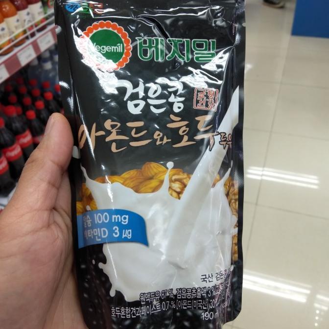 

~^~^~^] vegemilk blackbean almond & walnut soymilk 190gr pouch made in korea