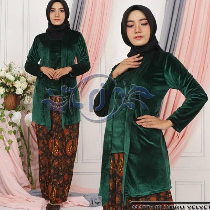 Atasan kebaya kutu baru bludru warna hijau botol