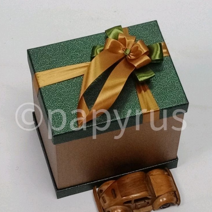 

PAPYRUS Sandwich 15x20 Tinggi 20cm Kotak Kado Gift Box Hadiah