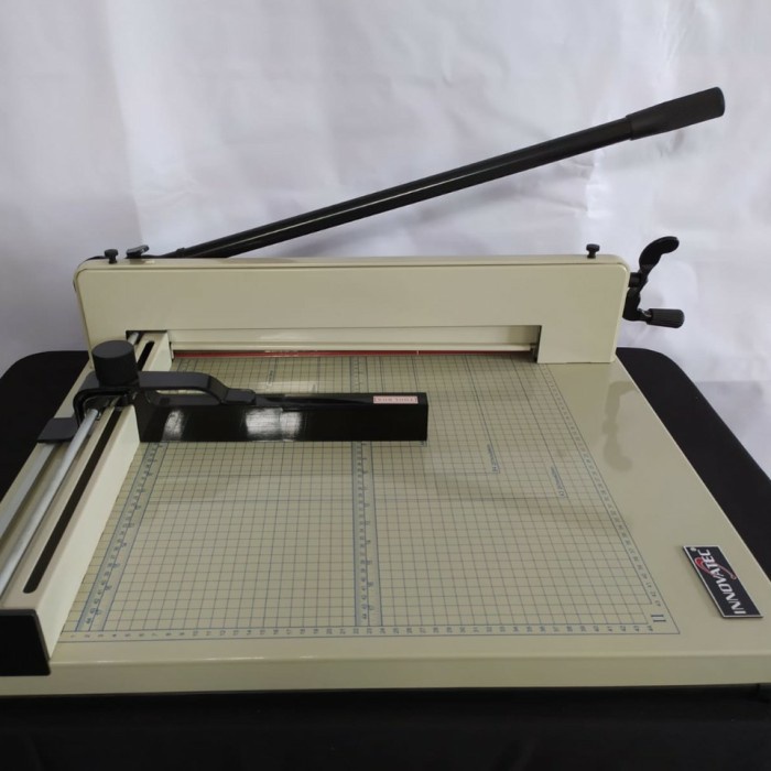 

Terlaris Mesin Potong Pemotong Kertas A3 Manual 1 Rim Paper Cutting Machine 858