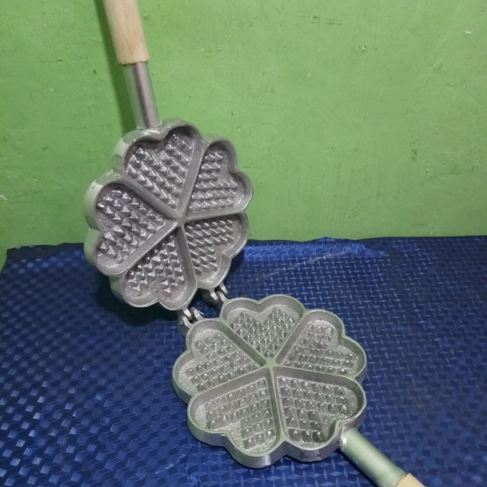 waffle pan cetakan waffle model waru/ love