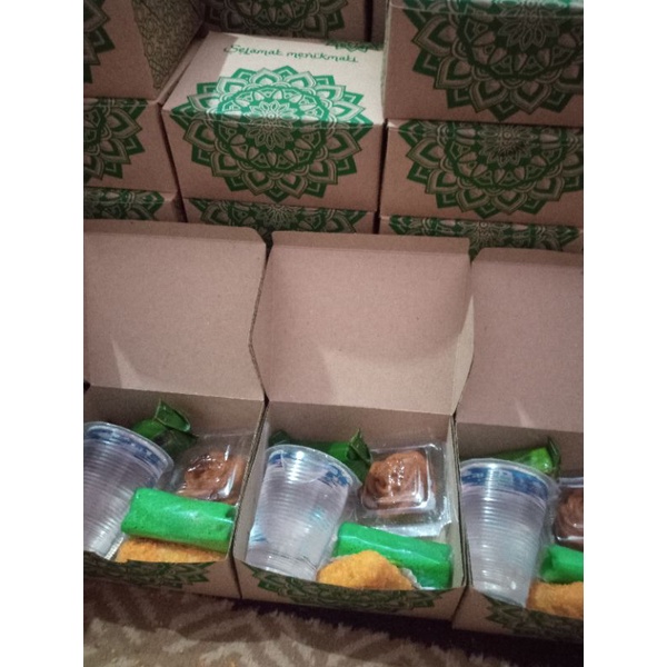 

Snack box