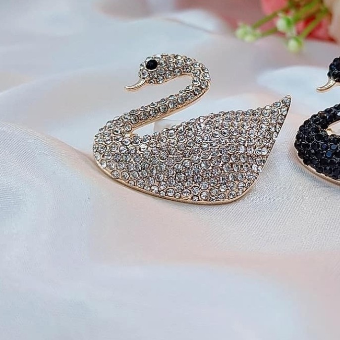 BROS PIN PENITI SWAROVSKI BENTUK SWAN HITAM PERMATA PUTIH MEWAH MEWAH