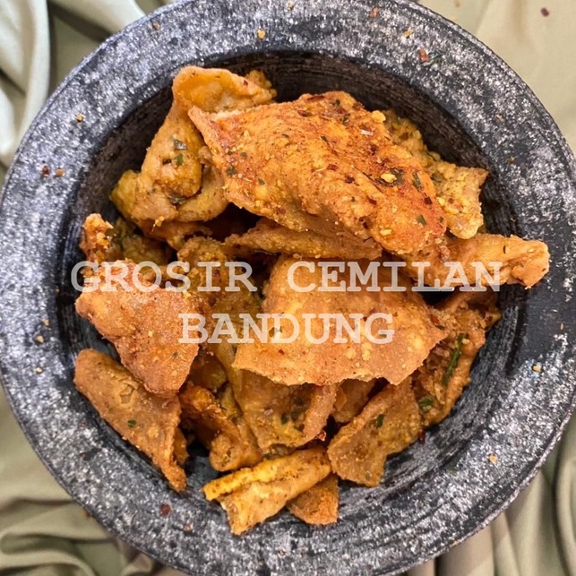 

Kulit Ayam Krispy Pedas - Kulit Ayam Pedas Daun Jeruk 500Gr